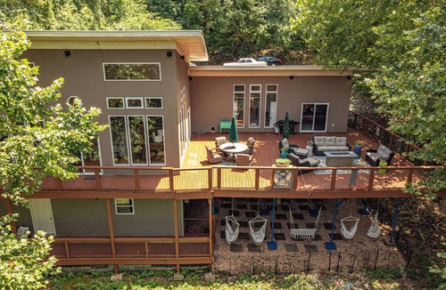 Springdale House | Lake View/Massage Chair/Skiball/Darts/shuffelboard/foosball