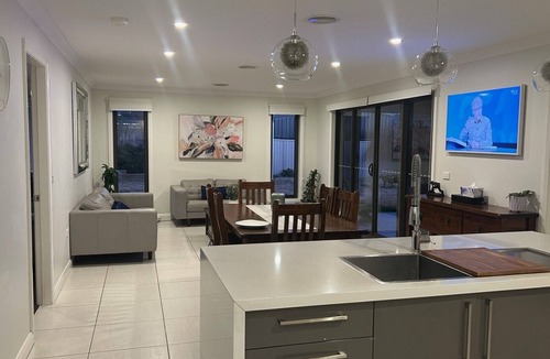 Kelso House | Lap of Luxury- Bathurst House Very generous floor plan with dual living areas