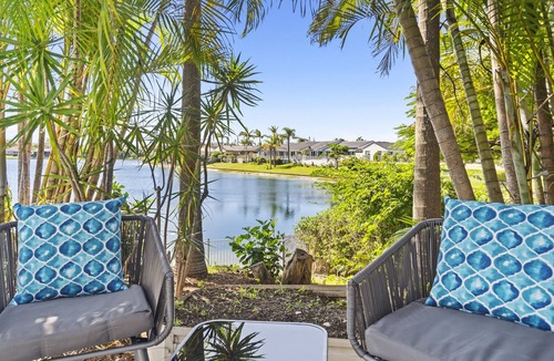 Gold Coast House | Large Family Home on the Lake with 5 Beds, 4 Bathrooms incl 3 Large Ensuites!