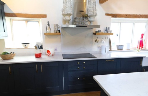 Burford House | Large Pretty Farmhouse 2 mins from Burford, Cotswolds ,Pet friendly. Big Garden