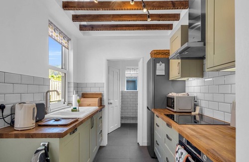 Canterbury House | Large Terraced Home In the City - Pass the Keys