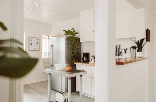 Belmont Heights House | Located in Historic Belmont Heights District - Close to CSULB, Convention Center + Beach 5 minute Drive to 2028 Olympics - Rowing, Volleyball, water Polo and Artistic Swimming 25 minutes to Disneyland 2 minute drive to Colorado Lagoon Sw
