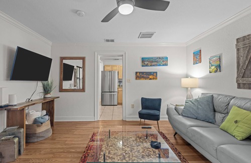 Winter Park House | LOCATION! COZY COMFORT 2 BLOCKS FROM PARK AVE W POOL, HOT TUB AND GRILL STATION!