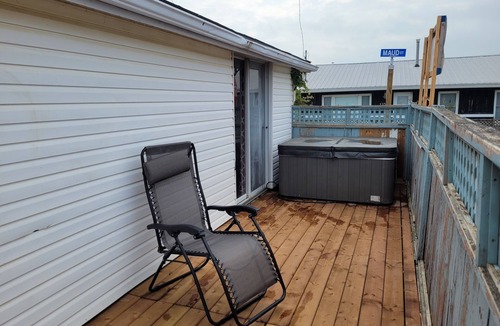 Port Stanley Cottage | Long term only - Charming 4-bedroom beachfront cottage with AC, WiFi, Hot Tub.