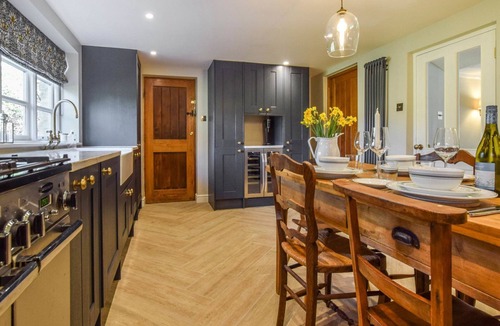 Minster Lovell Cottage | Lovell Cottage - sleeps 6 guests in 3 bedrooms