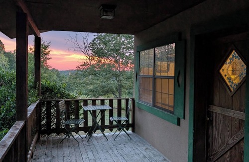 Bruno Cottage | Lovely Cottage nestled in Northern Arkansas's scenic Ozark Mountains