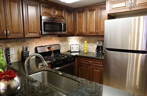 Anaheim Resort Condo | Luxurious Condo: 1/4mi Walk2Disney, Comm. Pool/Spa