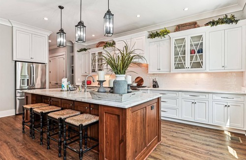Folly Field House | Luxury 2nd Row Home, Chefs Kitchen, Pool, Free Golf, Great for Entertaining