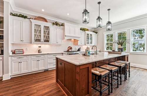 Folly Field House | Luxury 2nd Row Home, Chefs Kitchen, Pool, Free Golf, Great for Entertaining