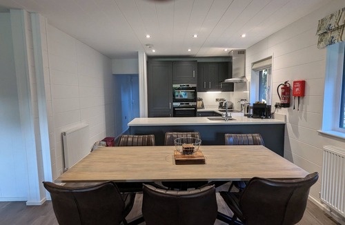 Praze-An-Beeble House | Luxury 3-bedroom lodge. Spacious country estate. Own hot tub. Free gym, pool etc