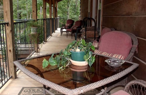 Compton House | Luxury Half-Board Room Rental in the Beautiful Region of Northwest Arkansas