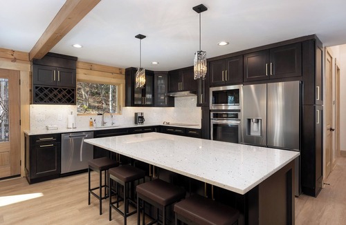 Laurel Ridge Cabin | Luxury Log Cabin, Sleeps 12, Hot Tub + Game Room, Lake Views; Near Asheville