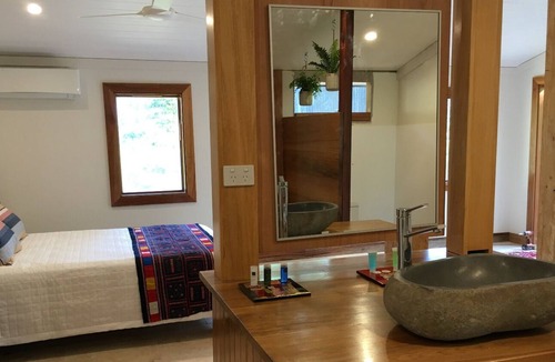 Palm Grove House | Luxury Retreat in the Whitsundays - Airlie Beach area