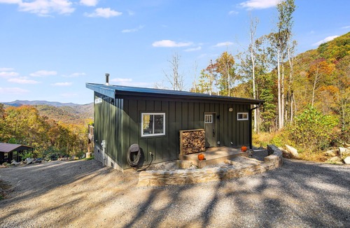 Black Mountain House | Magical Mountain Escape with Room to Roam!