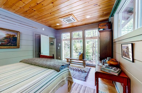 Otto House | Magical private mountain retreat on 37 acres with trail to creek waterfalls