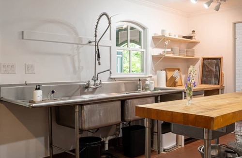 Hot Springs House | Magnolia House estate - family reunions, micro-weddings, retreats.