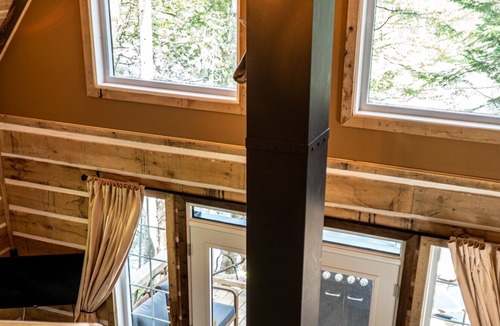 Trois-Rives Ski Chalet | Majestic chalet with spa at the water's edge.