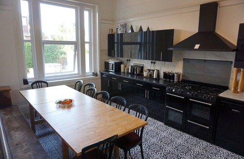 Ryde House | MANSION WITH SWIMMING POOL, GAMES ROOM, SEA VIEWS, SANDY BEACHES 2 MINS WALK