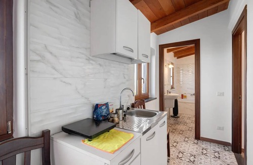 Monte Chiaro House | Mini Apartment with Sea View, Wi-Fi, and Air Conditioning