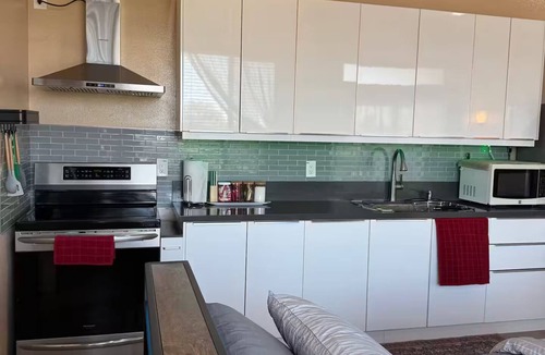 La Sierra Hills Apartment | Modern Studio w/King Bed, Balcony, Kitchenette