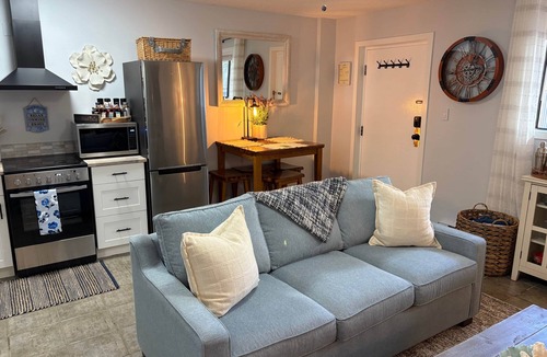 Harrison Hot Springs Apartment | Modern Super Clean Lakeside Retreat