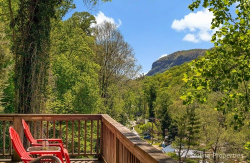 Bat Cave Cabin | Mountain & River Views, Cute Getaway - Southfork Cottage by Carolina Properties