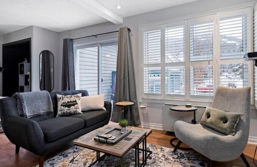 Craigleith Apartment | Mountainside Escape Ski-In-Out Pool Shuttle