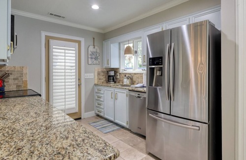 Shipyard Plantation House | MyStay at 7 Salem | Shipyard Retreat w/Private Pool + Pirate-Themed Bunk Room