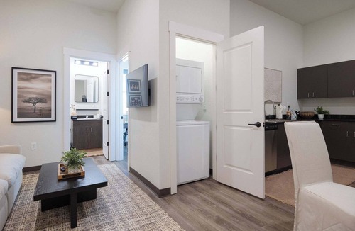 Highfill Apartment | Navigator - 5 mi to XNA - 15 mi to DT Bentonville
