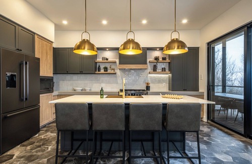 La Conception House | NEW! Chalet Forena | 4 Bedrooms | Hot Tub, Garage, Firepit & Private Secluded Chalet
