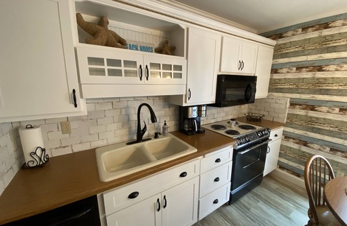 North Cape May House | NEW LISTING! Pop's Coastal Cottage only a Block to the Sandy Bay Beach