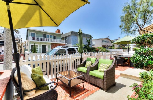 West Newport Condo | Newly renovated Duplex steps to the sand 3bd/3bath