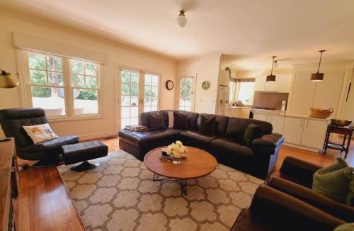 Woodend House | Noonan House, 5 bedrooms. Hop & skip to town