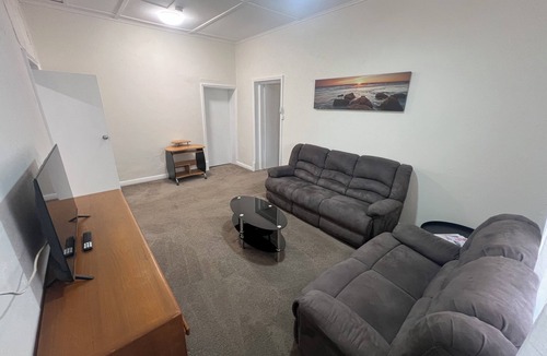 Belalie House | North Parade Accommodation Comfortable 3 Bedroom Accommodation in Jamestown