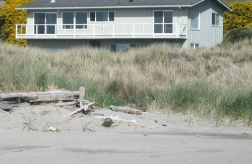 Bandon House | Ocean Front ON the Beach - Spectacular Views! 14 Minutes to Bandon Dunes Golf!