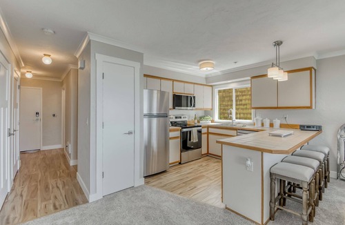 Seaside Condo | Oceanfront 2rd floor Balcony 2 blocks to Turnaround-Work Remotely