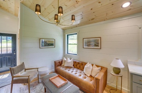 Omaha House | Off-Grid & Solar-Powered! Mtn-View Omaha Cabin