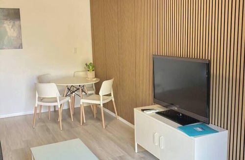 Narre Warren House | Orchid Studio with private entrance and yard