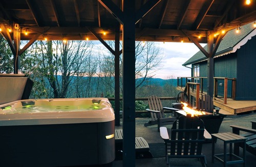 Seven Devils Cabin | PanoView Pickleball PoolTable Spa Kings Arcade Fire Table Fireplace Central