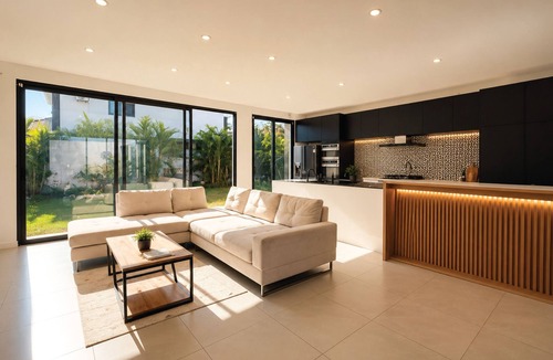 Balaclava House | Peaceful 4-bedroom house in charming Balaclava next to the Beach and Supermarket