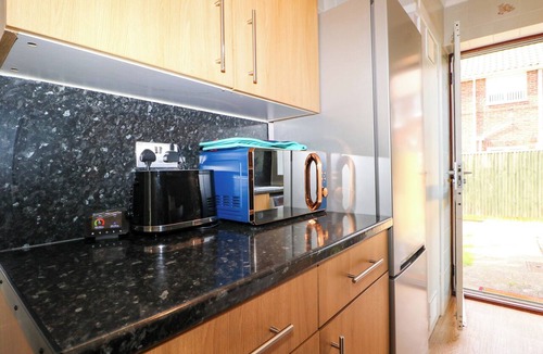 Rustington Cottage | PEBBLE PLACE, pet friendly, country holiday cottage in Rustington