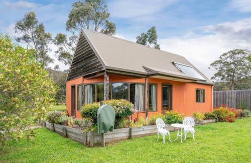 Kettering Cottage | Picturesque Couples Studio at Herons Rise Vineyard
