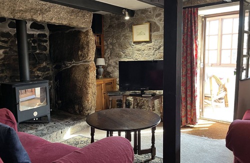 St. Buryan House | Poldhu Cottage is a Cornish granite cottage full of charm located in St Buryan near the Minack Theatre