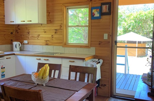 Cedar Pocket House | Private lakes/Gardens/Sunsets/Kayak/Fire pit/Gazebo on water/BBQ/Swim/EV charge