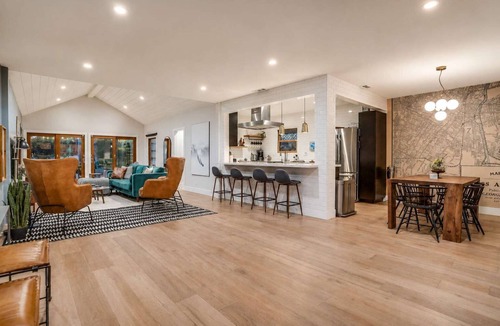 Laurel Canyon House | Projector - Pool Table - 15min DT - Pets OK - BBQ