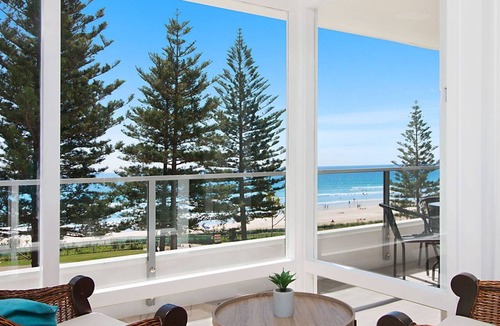 Coolangatta Apartment | Rainbow Pacific Unit 9- Stunning views over Rainbow Bay and Snapper Rocks. Swimming Pool. Wi-Fi