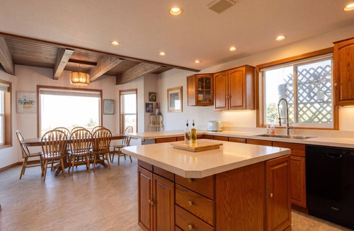 Florence House | Rascals Oceanfront Retreat *Private Beach Trail