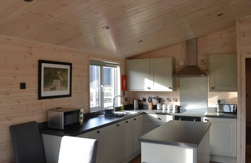 Henton Cabin | Red Kite Luxury 3 Bedroom Lodge with Hot Tub