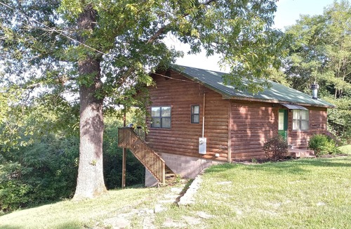Berryville Cabin | Riverfront Blue Heron Cabin on the Kings River
