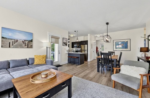 The Blue Mountains House | Rivergrass Oasis | Walk to Village & Pool